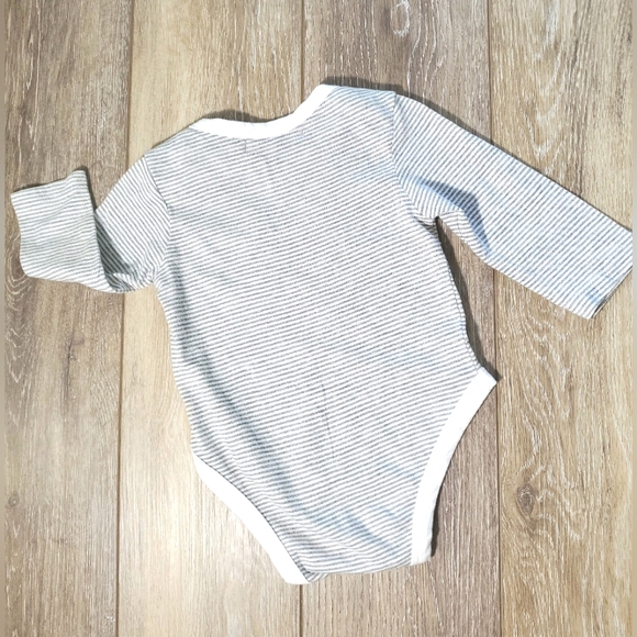 7 for All Mankind baby long sleeve pocket tee gray striped onesie Size 6/9M - Picture 5 of 9